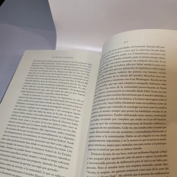 Spanish book used "My mundo adorado Sonia Sotomayor" book - Picture 6 of 13